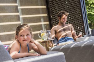 Vacaciones de ensueño en casa: disfruta del máximo confort con la pérgola bioclimática Camargue o Camargue Skye