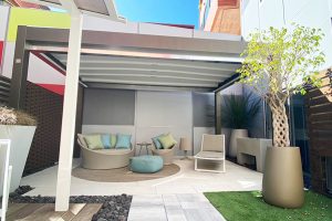 Síntesi d’Exteriors – Especialistes en instal·lacions exteriors, distribuidores Máster de la marca Corradi
