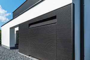 Modernidad y Eficiencia: Fachadas de Aluminio RENSON Instaladas por Síntesi d’Exteriors