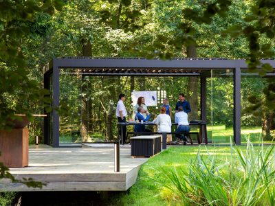 La Importancia de elegir instaladores cualificados para mejoras en Pérgolas de Jardín: El Caso RENSON