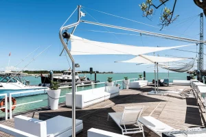 Toldos vela de Corradi, inspiración náutica para disfrutar de la sombra y la brisa este verano