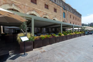 El gran cambio en este restaurante de Barcelona con la Pergotenda Maestro de Corradi