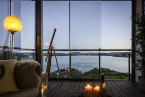 Puertas correderas de cristal Sunflex: da un toque ecléctico a tu pérgola o terraza