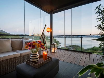 Transparencia y Elegancia: Cerramientos de Cristal para Exteriores con SUNFLEX, Pergolas RENSON y Síntesi d’Exteriors