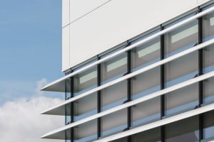 Icarus de Renson: el sistema de protección solar para edificios que revoluciona la arquitectura moderna