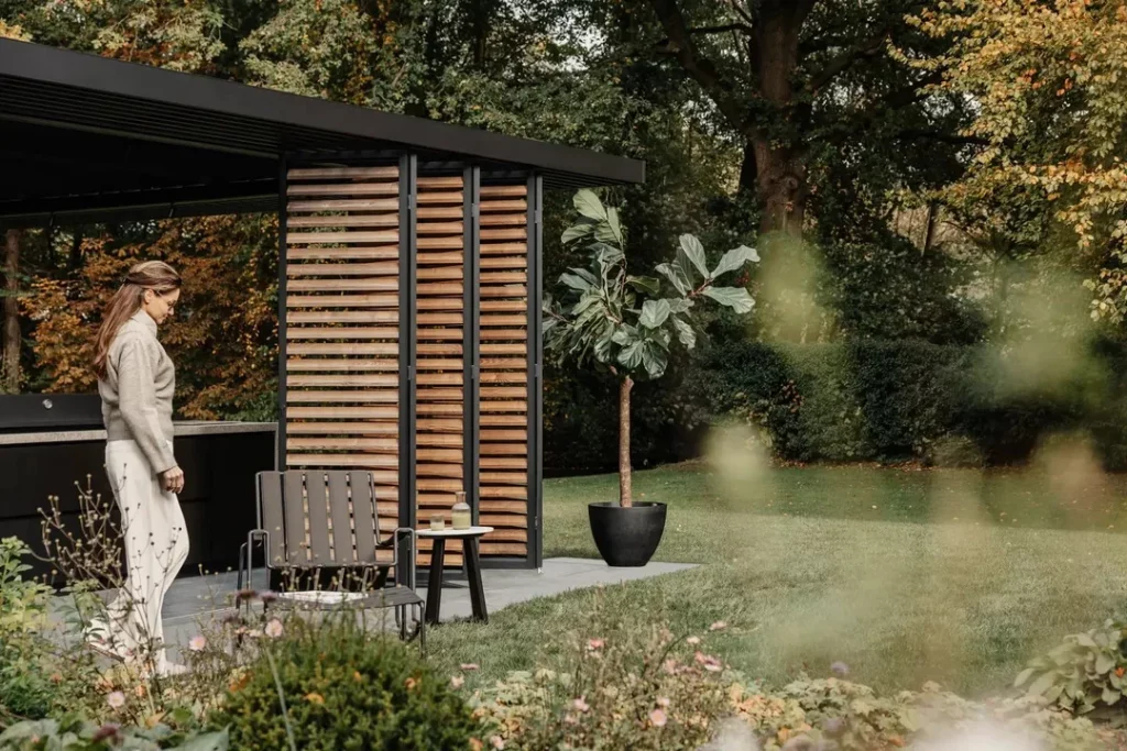 Diseño de terraza con pérgola Amani de Renson